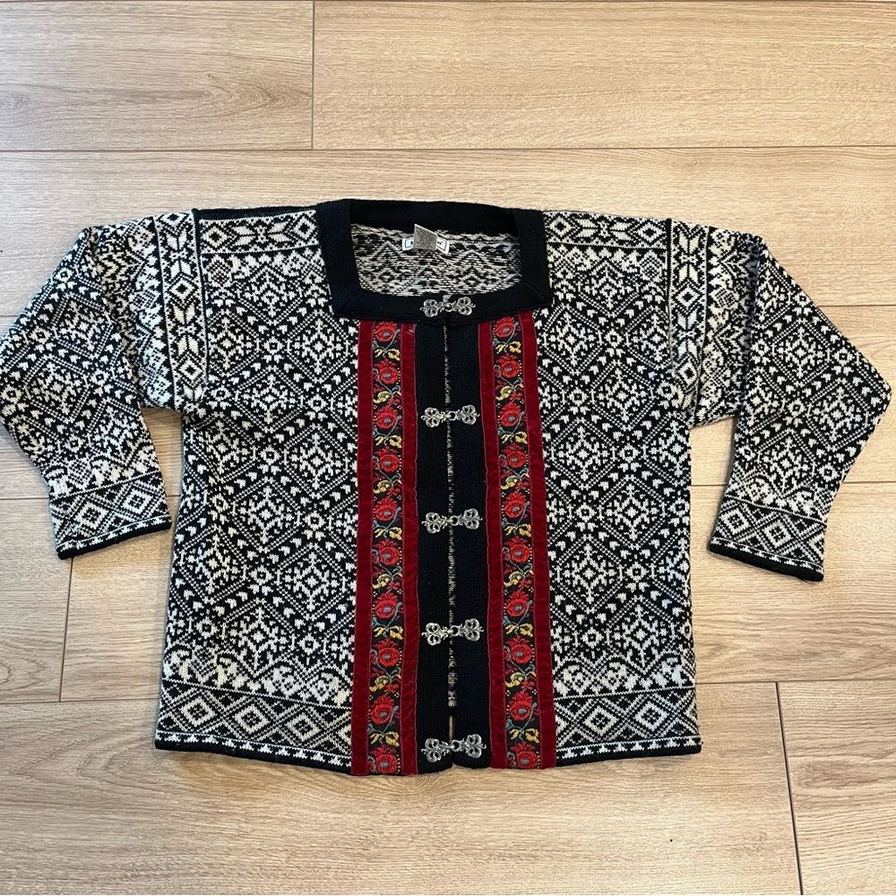 LL Bean Women’s Icelandic Wool Geometric Hook Cardigan Sweater Size S